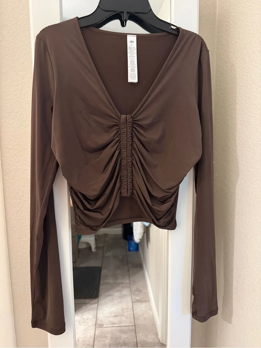 Alo Yoga Standout Long Sleeve Top- Espresso